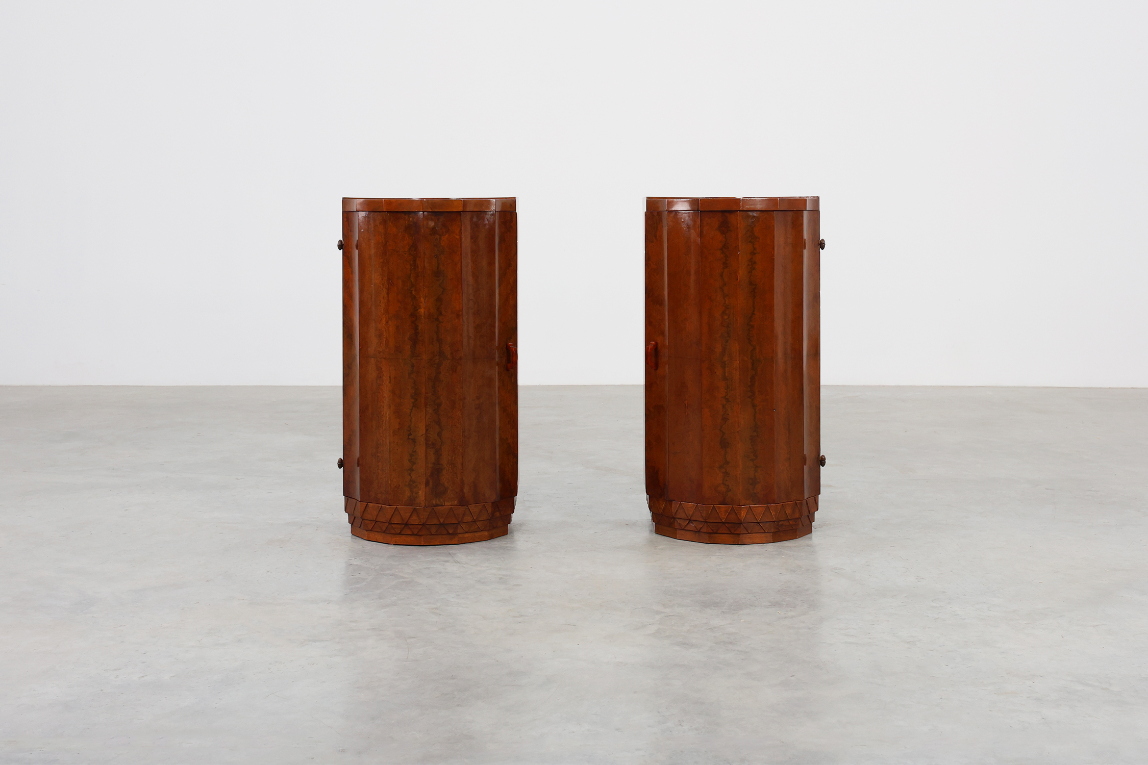 Pair of 2 Walnut Italian Art Deco Nightstands, Italy 1920thumbnail